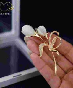 Ghim cài áo hoa tulip ngọc trai đính đá cao cấp - Mây Ánh Kim