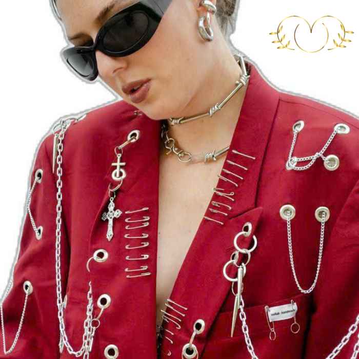 Lợi ích của ghim cài áo có dây xích trong thời trang