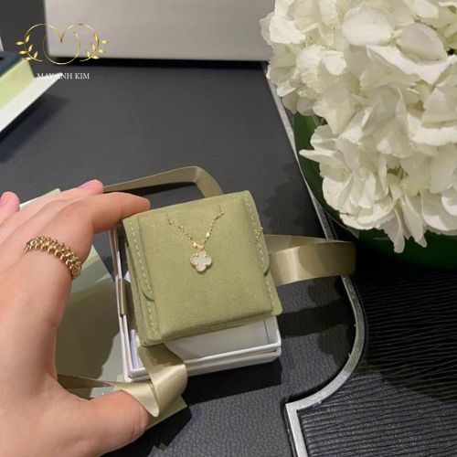 Dây chuyền cỏ 4 lá đá màu viền vàng - Mây Ánh Kim 3 Dây chuyền cỏ 4 lá trắng thanh lịch