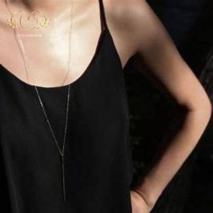 Cách Chọn Dây Chuyền Vàng Cho Nữ Thanh Lịch Và Cuốn Hút 3 Dây chuyền vàng nữ dáng dài giúp cổ trông thanh thoát hơn