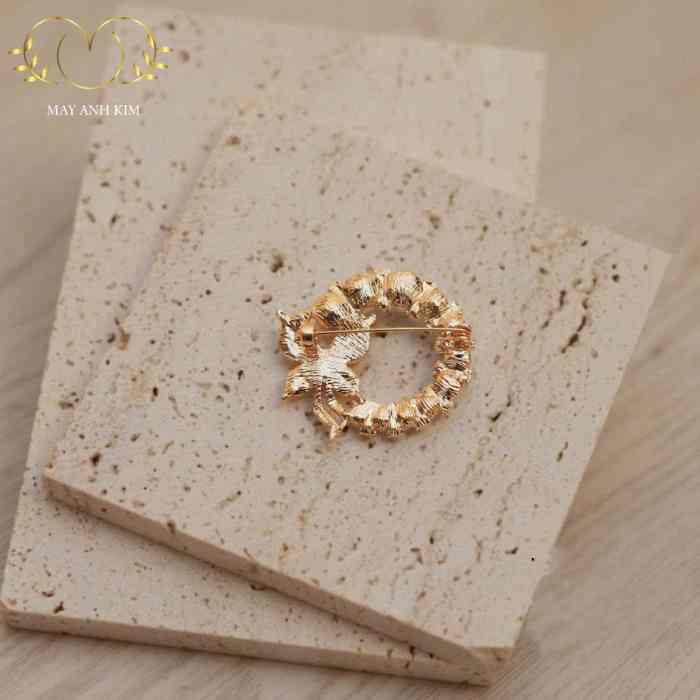 Ghim cài áo ngọc trai hình bướm đính đá cao cấp - Mây Ánh Kim 3 Ghim cài áo ngọc trai hình bướm đính đá cao cấp - Mây Ánh Kim