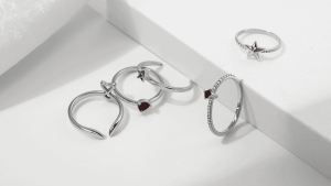 các mẫu nhẫn bạc nữ nhỏ xinh phổ biến phong cách tối giản và Hàn Quốc