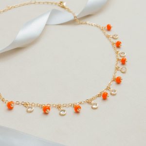 Ý nghĩa của lắc chân trong tình yêu: Thông điệp gắn kết và lời thề nguyện 1 ý nghĩa của lắc chân trong tình yêu