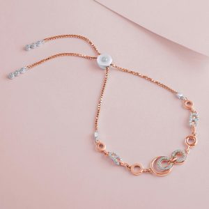 Ý nghĩa của lắc chân trong tình yêu: Thông điệp gắn kết và lời thề nguyện 2 ý nghĩa của lắc chân trong tình yêu