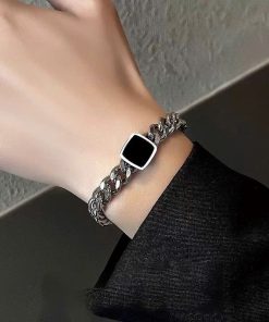 Lăc tay nam phong cách Cuban