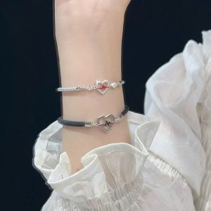 Mua vòng tay đôi tinh tế