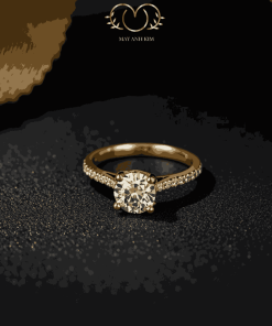 Nhẫn cầu hôn Mây Ánh Kim cận cảnh viên đá chủ lấp lánh tinh tế