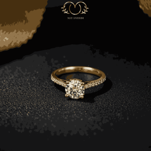 Nhẫn cầu hôn Mây Ánh Kim cận cảnh viên đá chủ lấp lánh tinh tế
